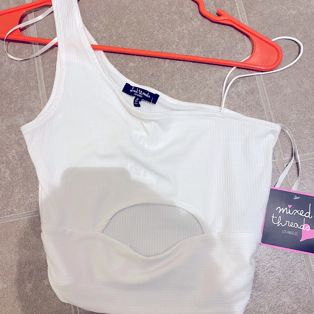 Crop top. Skinny and thick shoulder